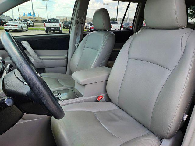 used 2013 Toyota Highlander car, priced at $12,991