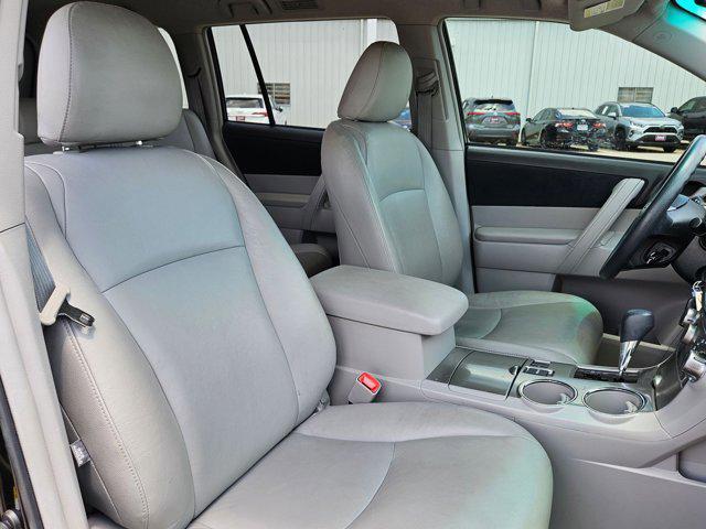 used 2013 Toyota Highlander car, priced at $12,991