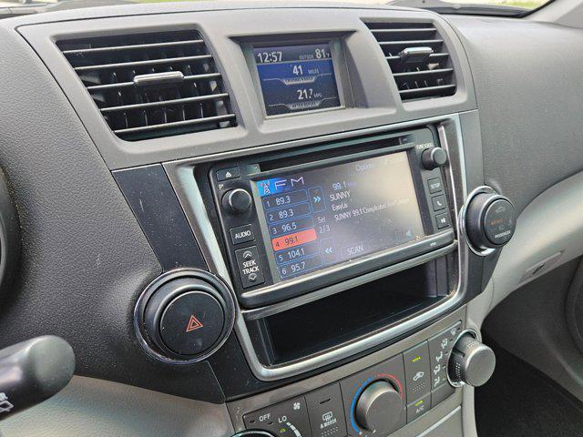 used 2013 Toyota Highlander car, priced at $12,991
