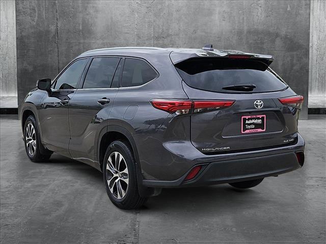 used 2022 Toyota Highlander car, priced at $33,991