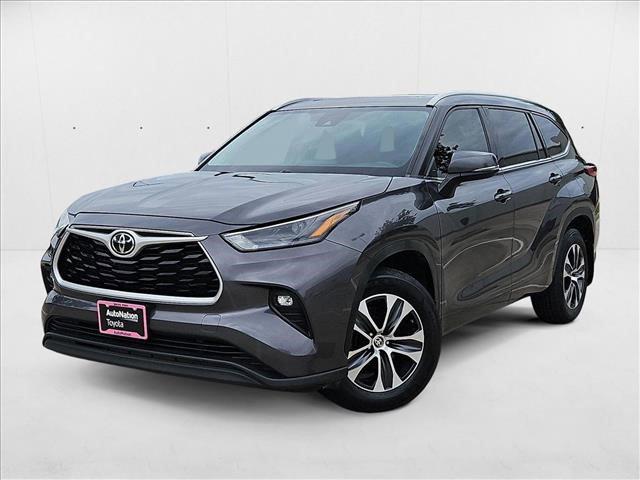 used 2022 Toyota Highlander car, priced at $33,991