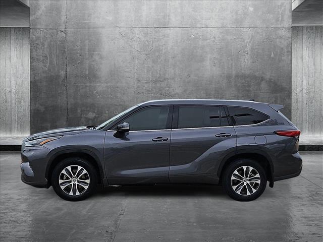 used 2022 Toyota Highlander car, priced at $33,991