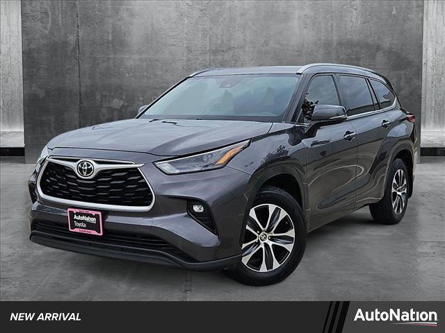 used 2022 Toyota Highlander car, priced at $33,991