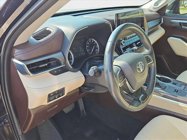used 2021 Toyota Highlander car, priced at $34,771