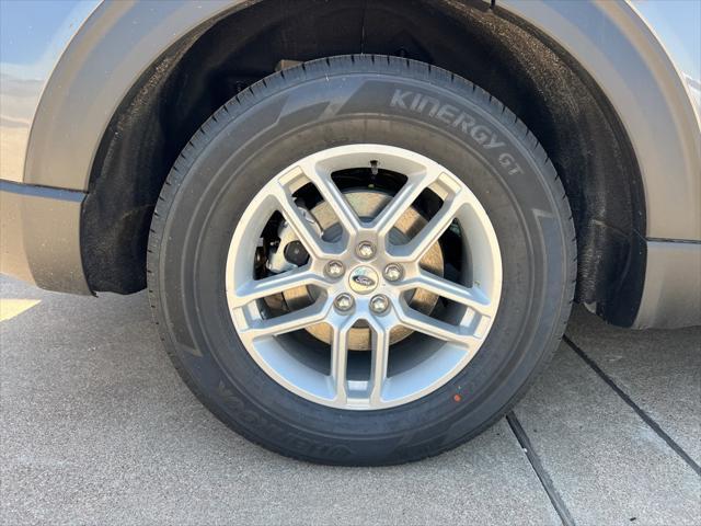 new 2025 Ford Explorer car, priced at $40,503