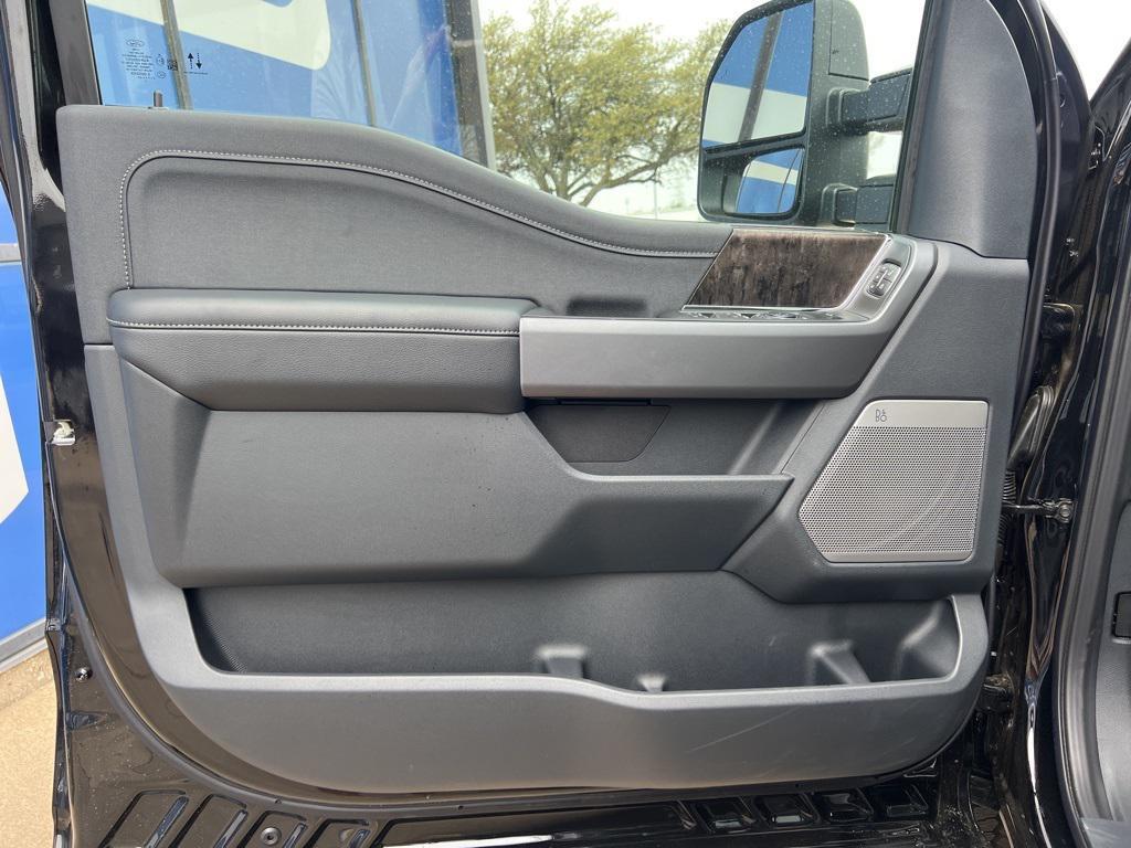 new 2025 Ford F-250 car, priced at $83,554