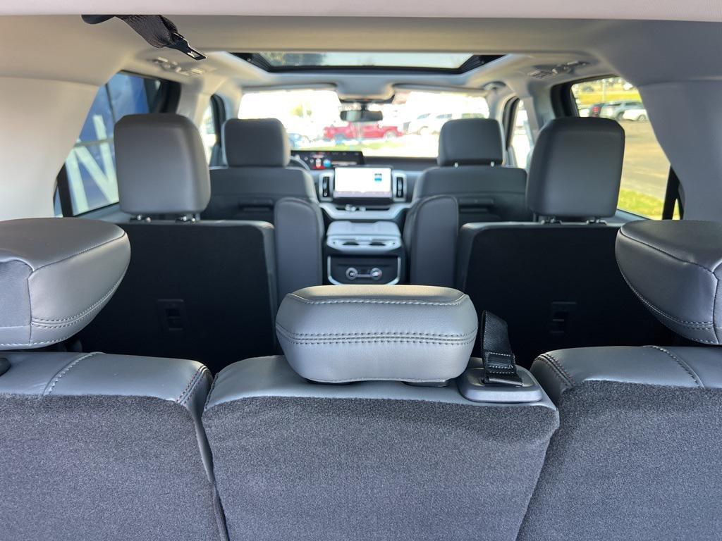 new 2025 Ford Expedition car, priced at $71,335