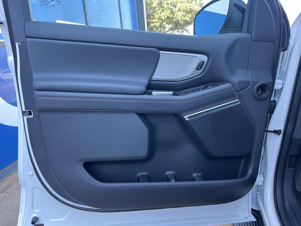 new 2025 Ford Expedition car, priced at $71,335