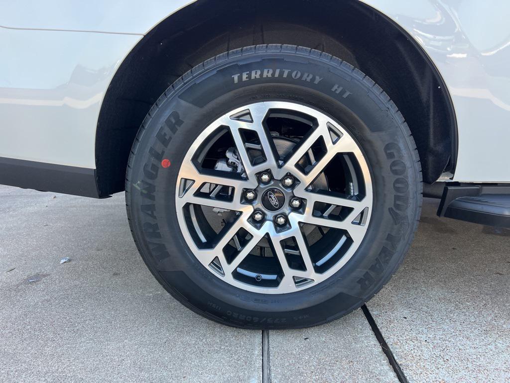 new 2025 Ford Expedition car, priced at $71,335