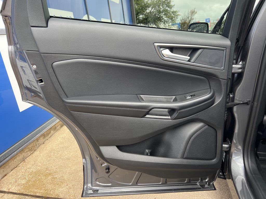 new 2024 Ford Edge car, priced at $33,319