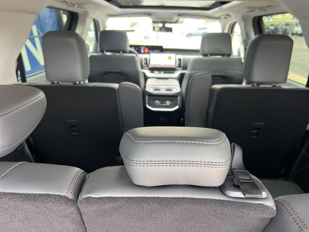 new 2025 Ford Expedition car, priced at $67,945