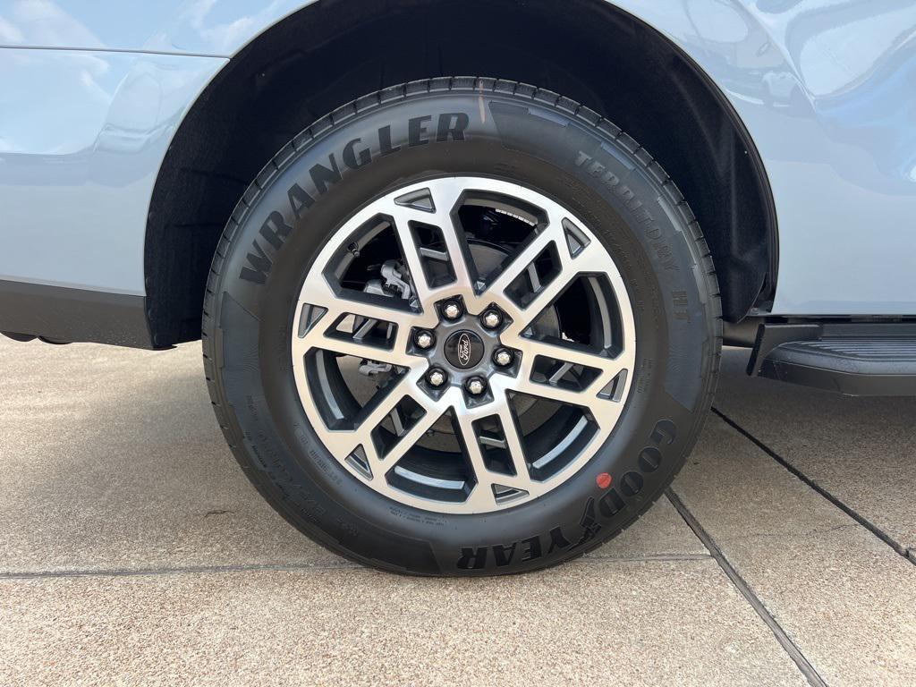 new 2025 Ford Expedition car, priced at $67,945
