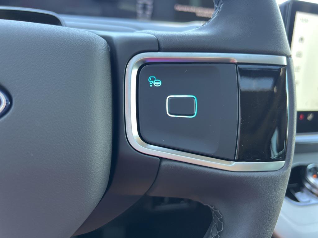 new 2025 Ford Expedition car, priced at $70,024