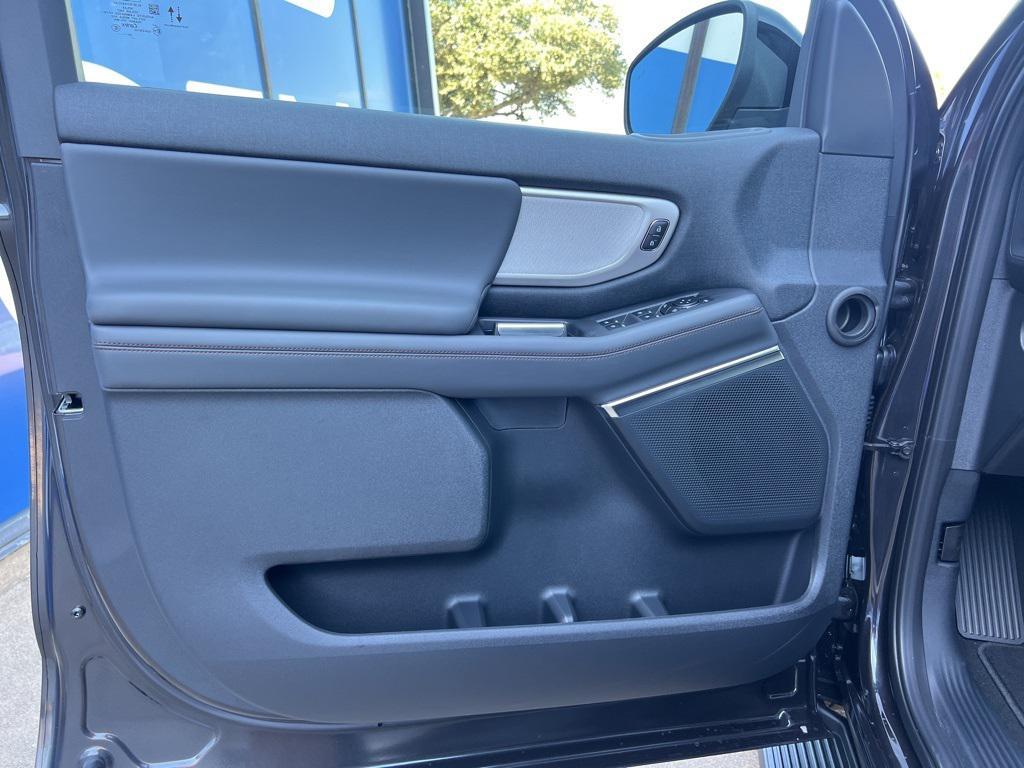 new 2025 Ford Expedition car, priced at $70,024