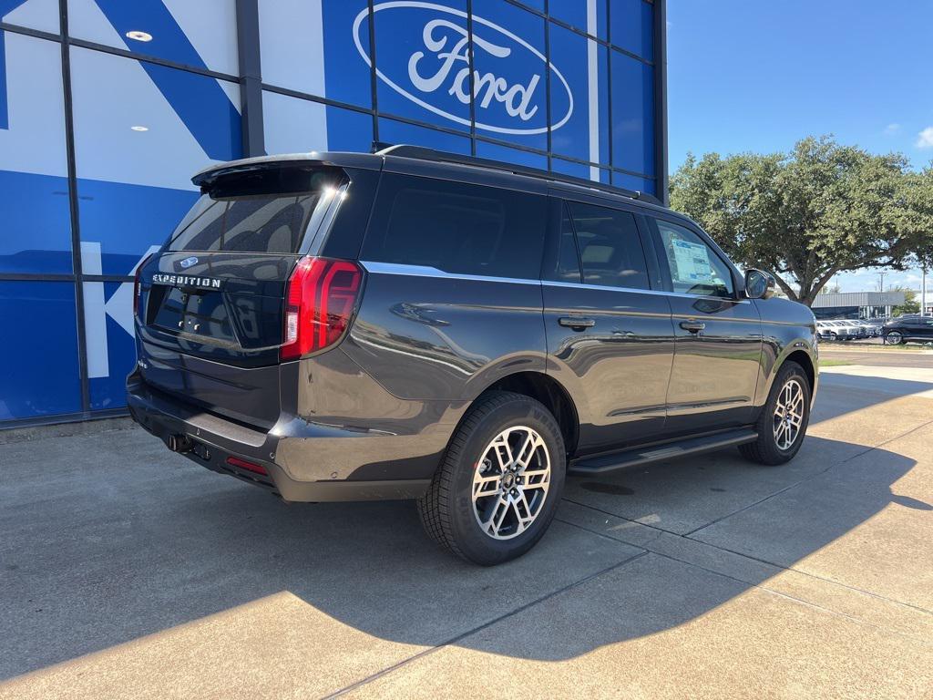 new 2025 Ford Expedition car, priced at $70,024