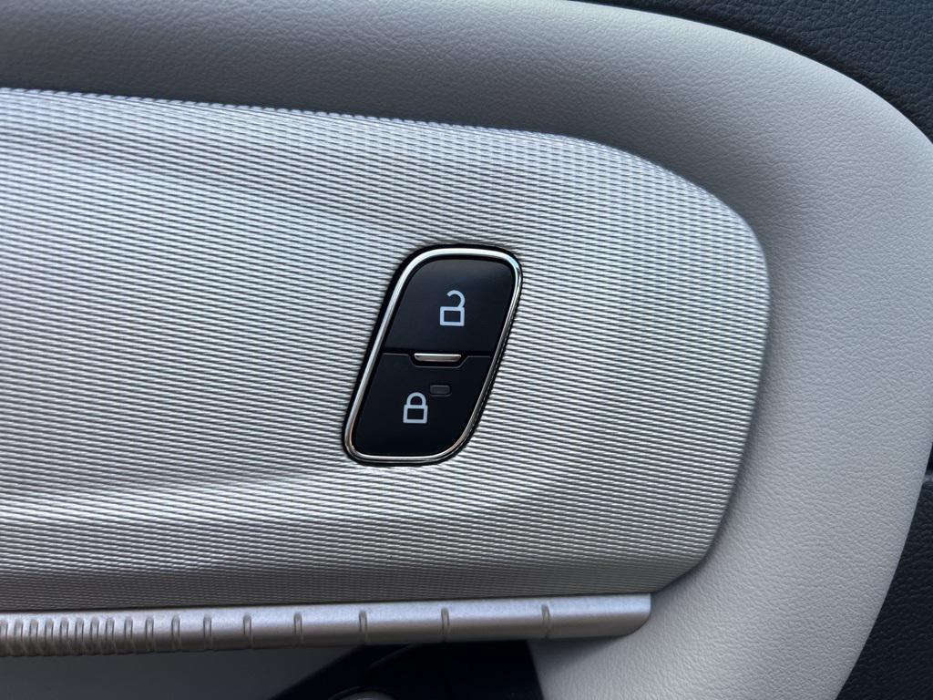 new 2025 Ford Explorer car, priced at $40,945