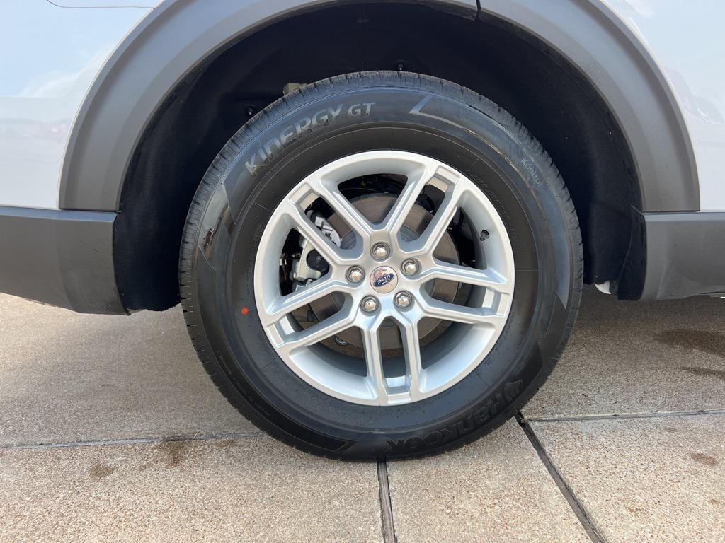 new 2025 Ford Explorer car, priced at $40,945