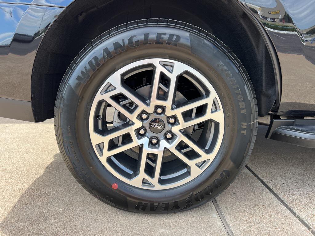 new 2025 Ford Expedition car, priced at $67,725