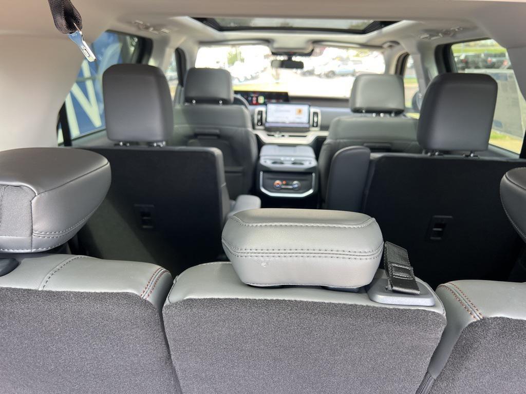 new 2025 Ford Expedition car, priced at $67,725