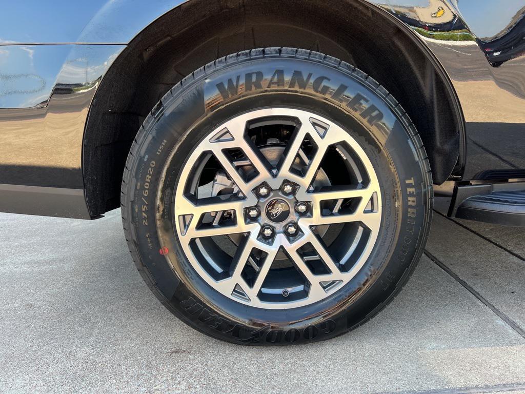 new 2025 Ford Expedition car, priced at $70,144