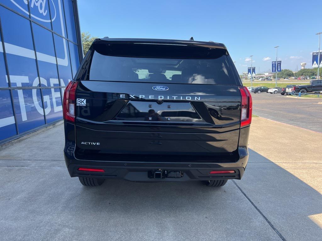new 2025 Ford Expedition car, priced at $70,144