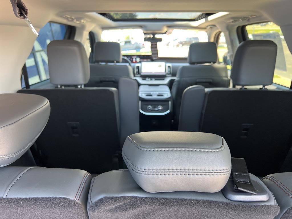 new 2025 Ford Expedition car, priced at $70,144