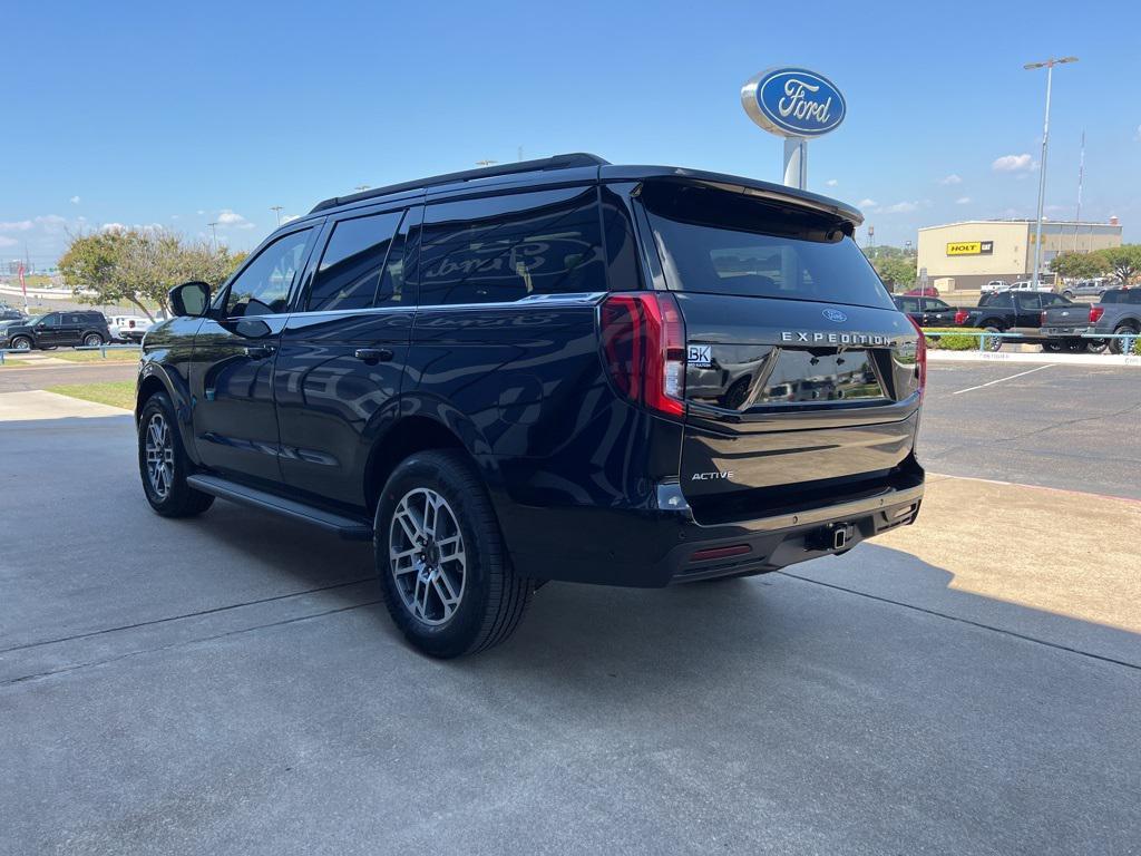 new 2025 Ford Expedition car, priced at $70,144