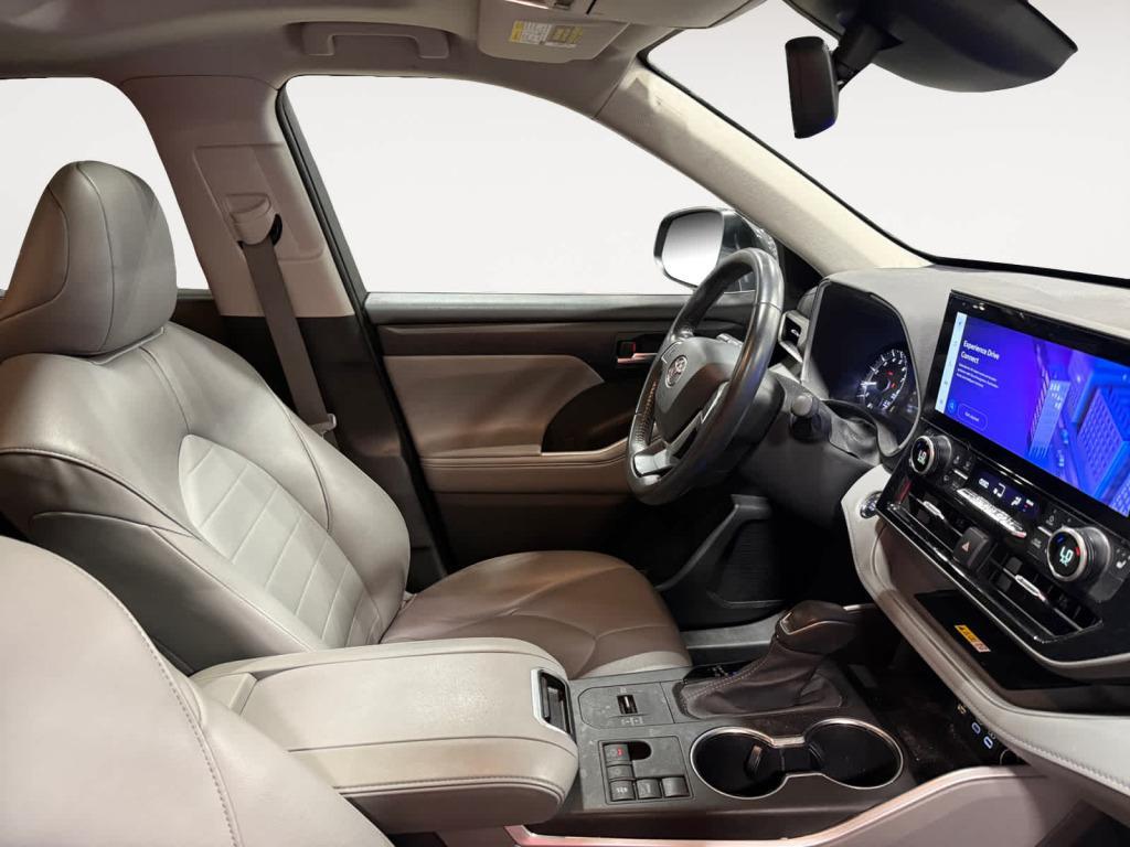 used 2023 Toyota Highlander car, priced at $34,510