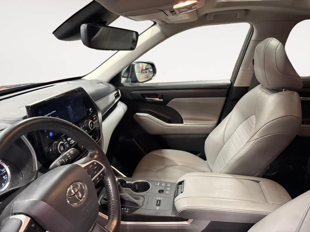 used 2023 Toyota Highlander car, priced at $34,510