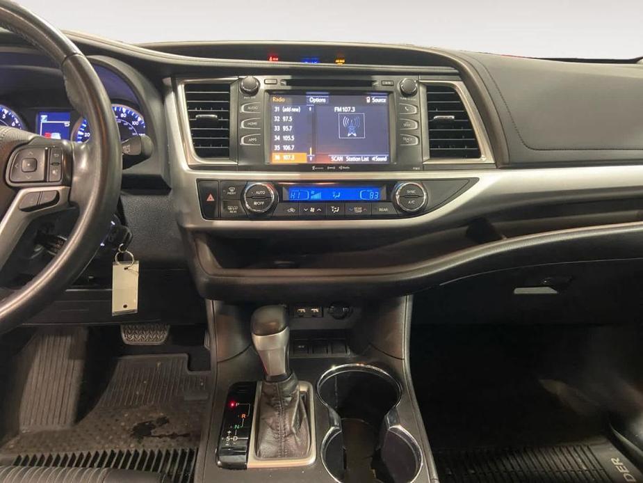 used 2019 Toyota Highlander car, priced at $27,380