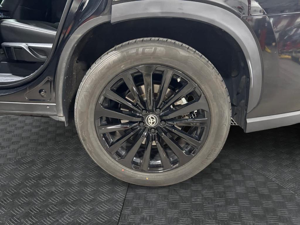 used 2024 Toyota Highlander car, priced at $43,601