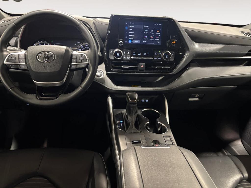 used 2024 Toyota Highlander car, priced at $43,601
