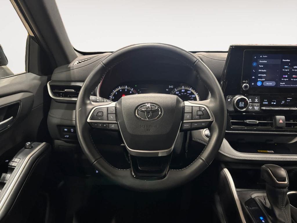 used 2024 Toyota Highlander car, priced at $43,601