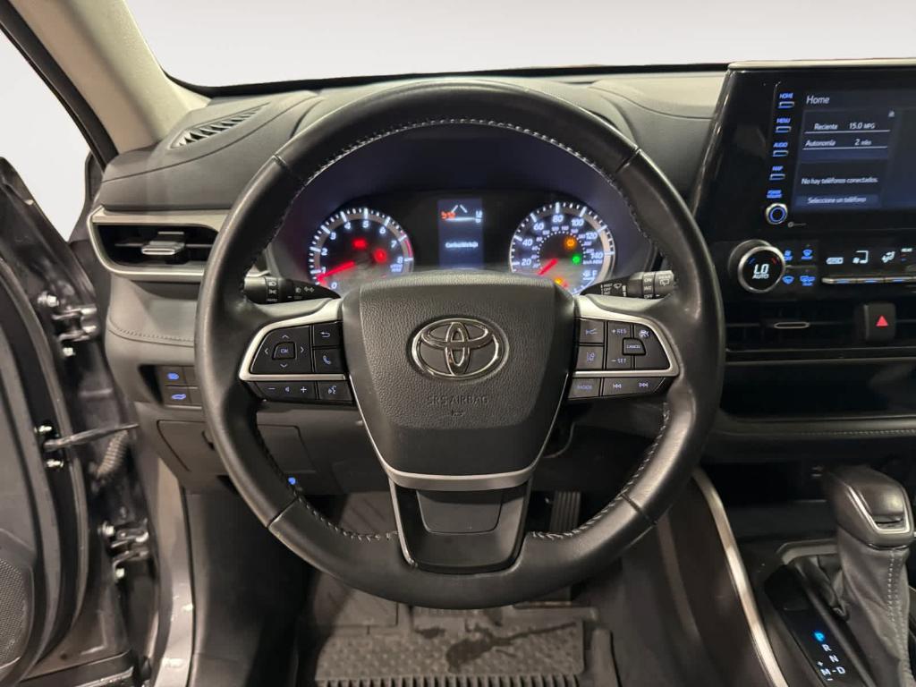 used 2022 Toyota Highlander car, priced at $31,660