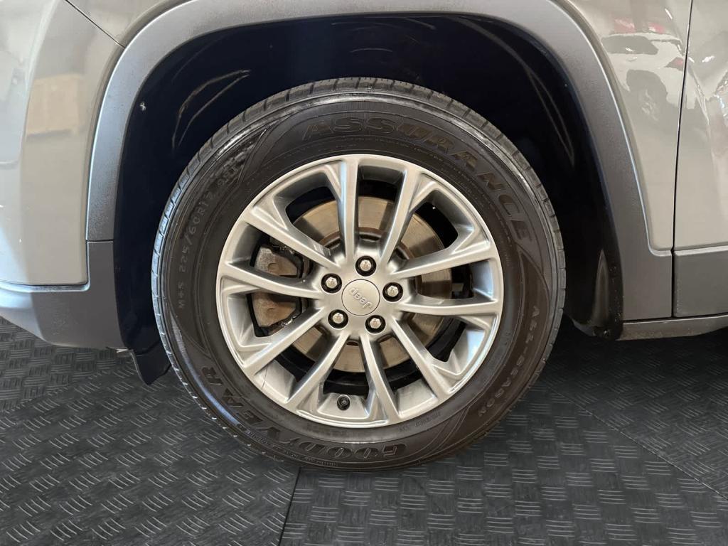 used 2020 Jeep Cherokee car, priced at $13,858