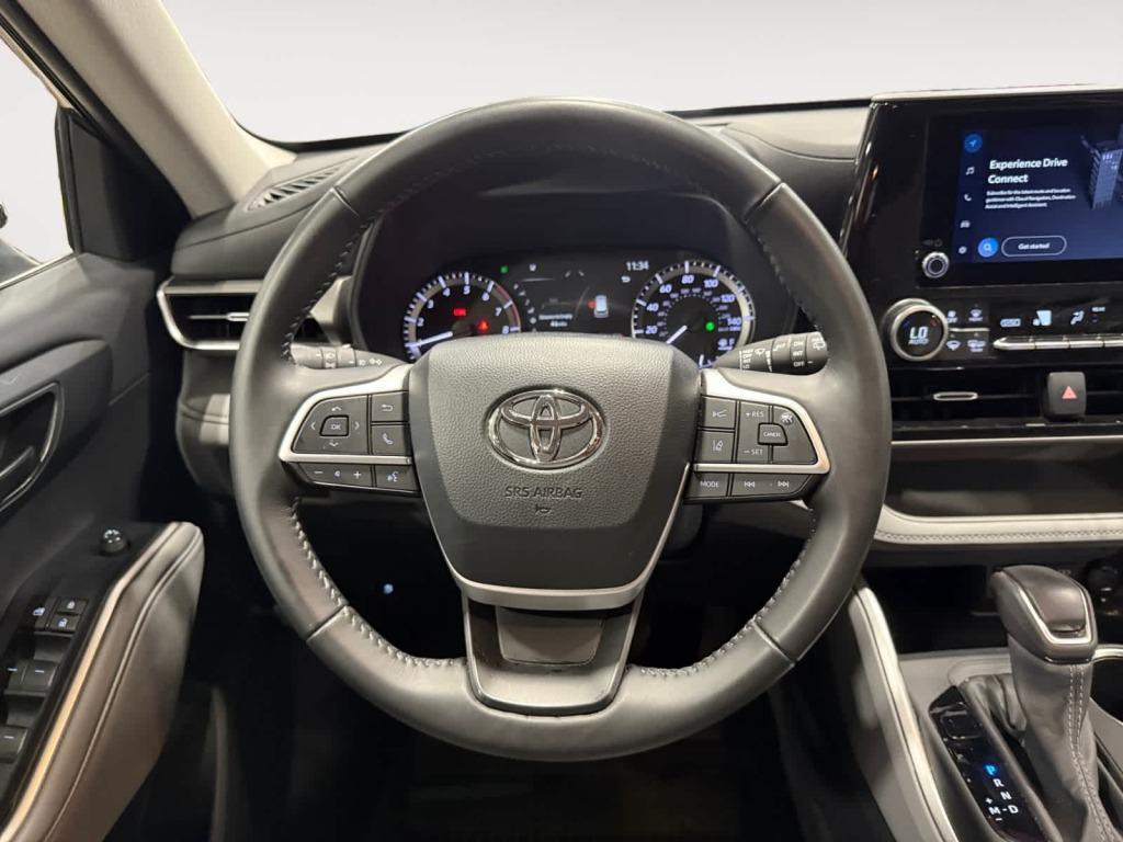 used 2024 Toyota Highlander car, priced at $42,708