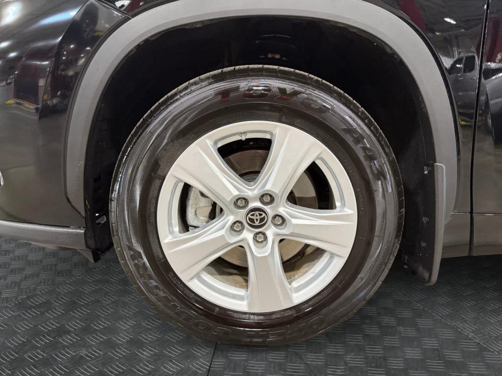 used 2024 Toyota Highlander car, priced at $42,708
