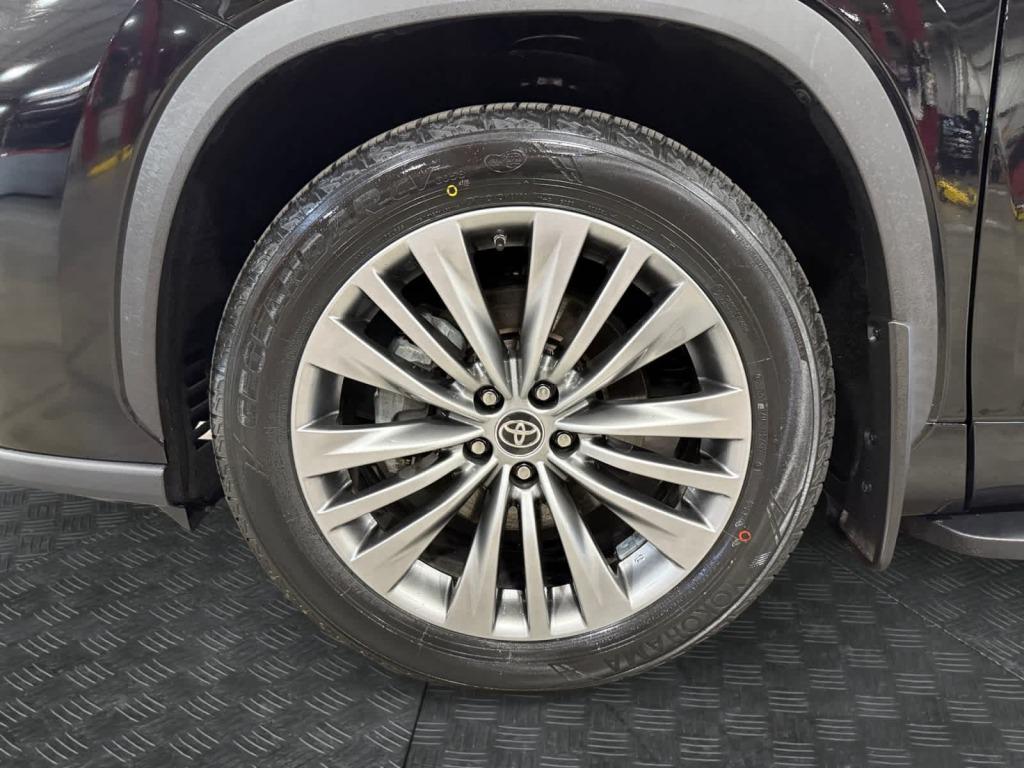 used 2020 Toyota Highlander Hybrid car, priced at $37,900