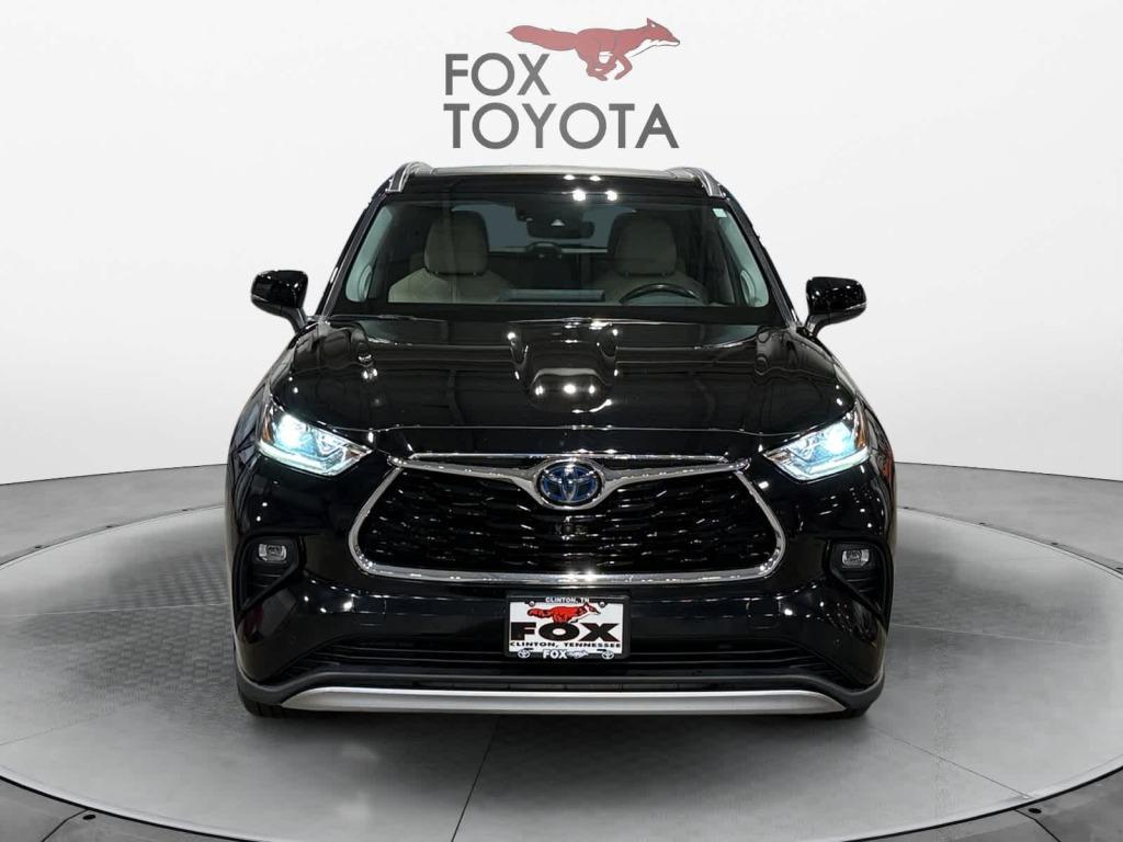 used 2020 Toyota Highlander Hybrid car, priced at $37,900