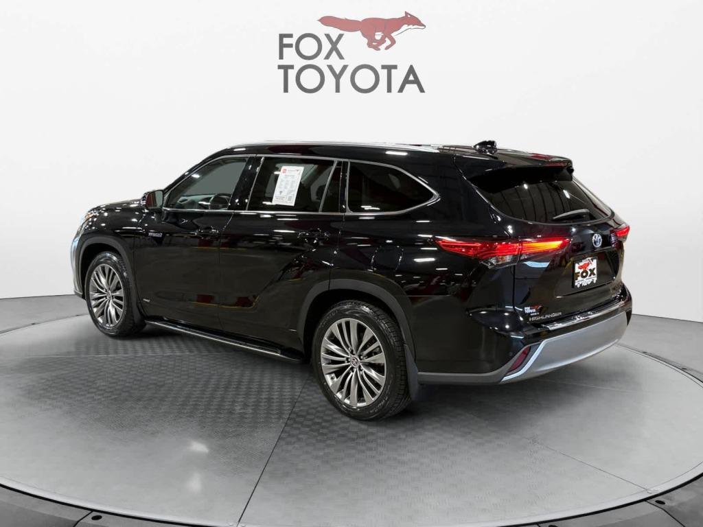 used 2020 Toyota Highlander Hybrid car, priced at $37,900