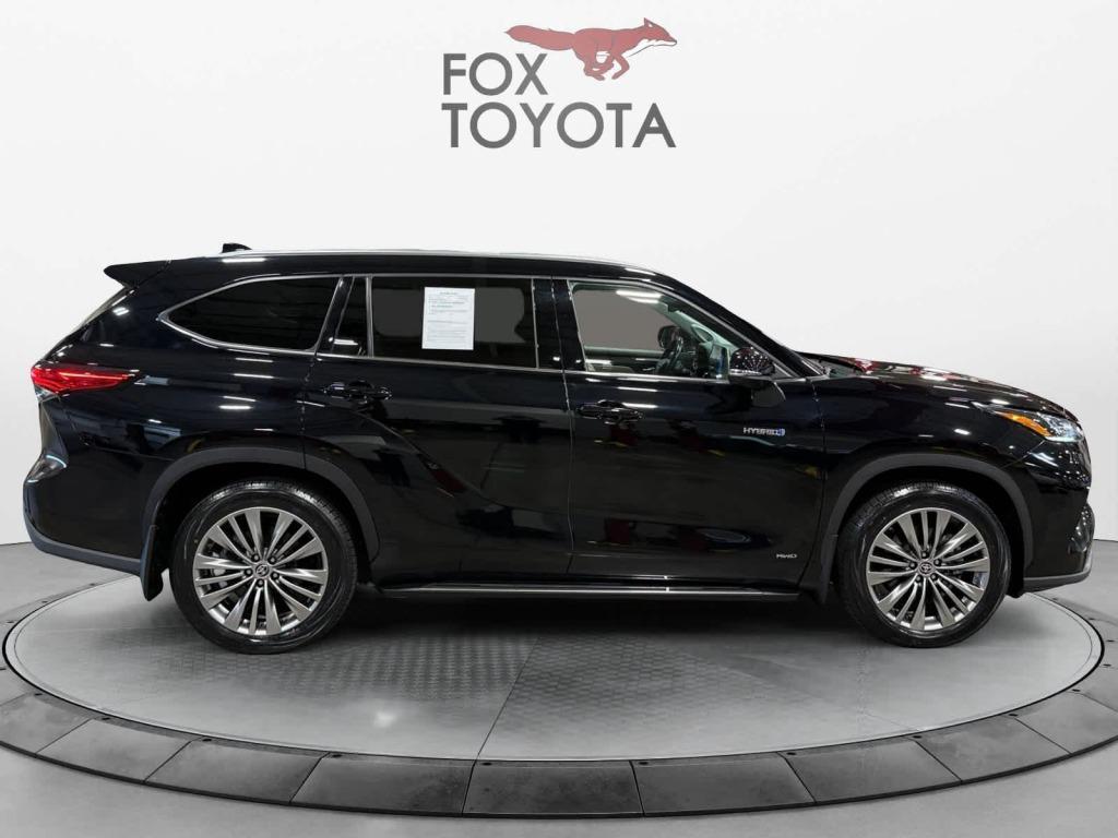used 2020 Toyota Highlander Hybrid car, priced at $37,900