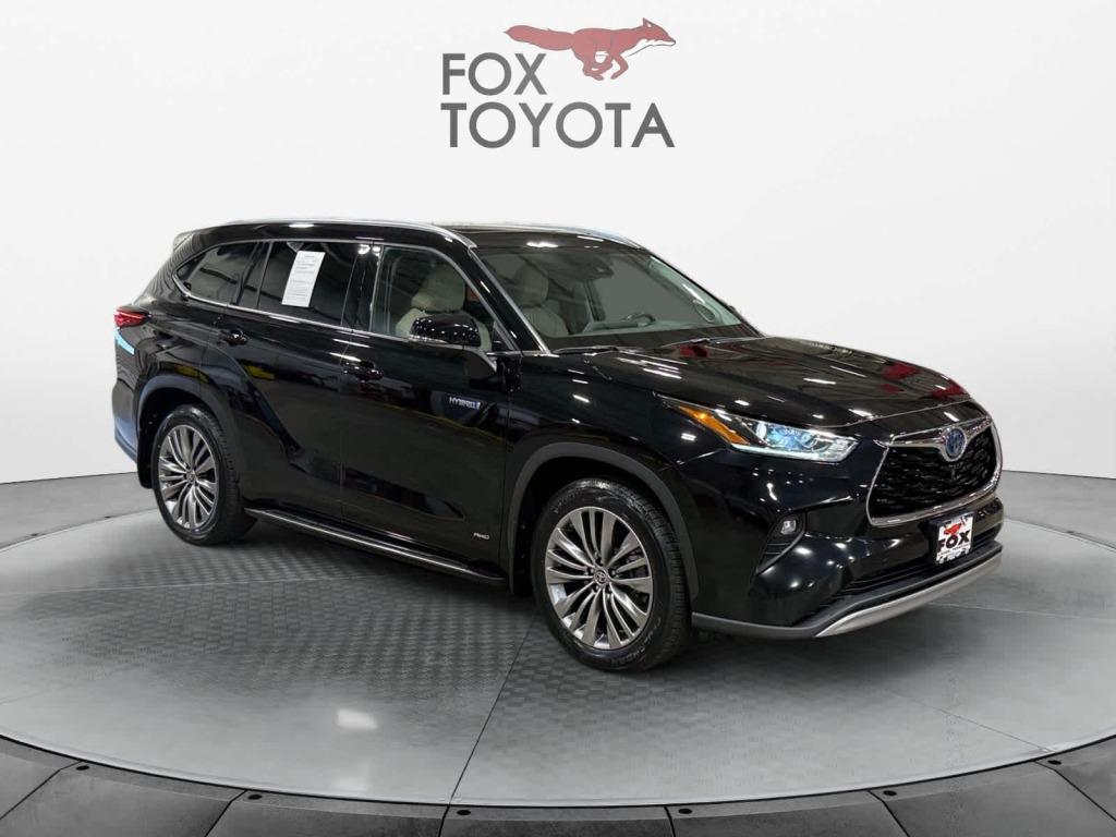 used 2020 Toyota Highlander Hybrid car, priced at $37,900