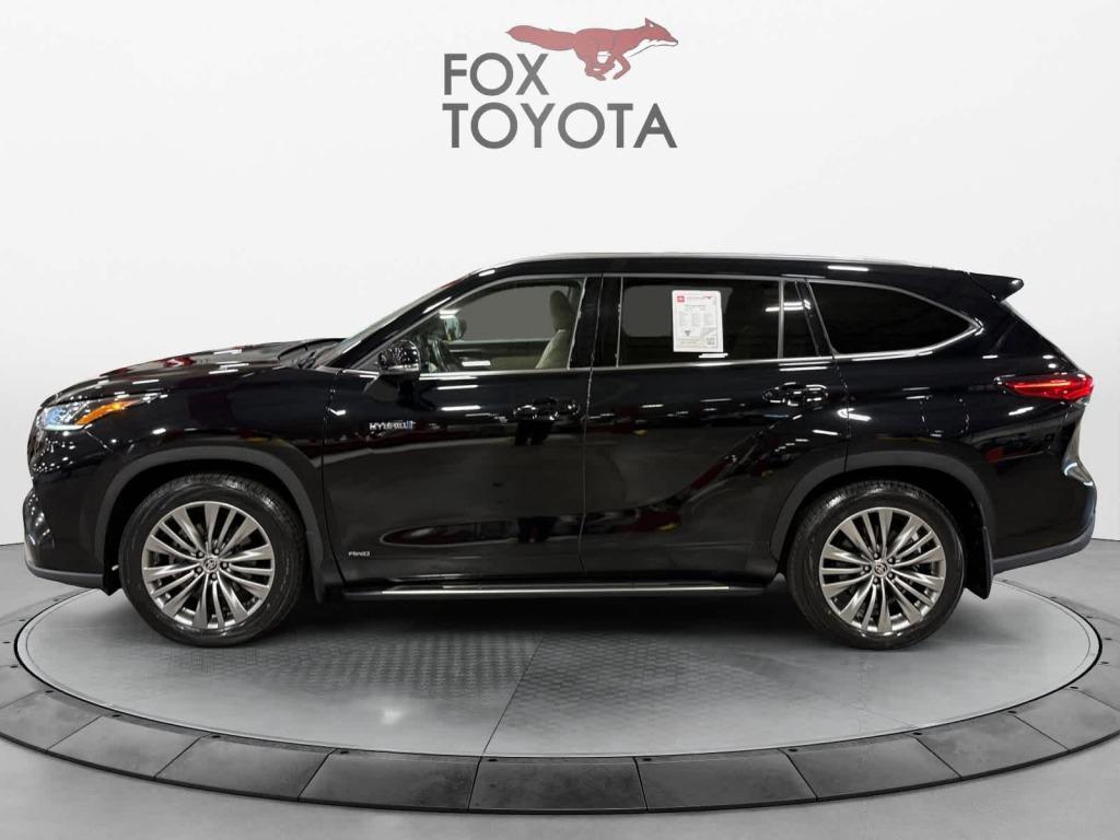 used 2020 Toyota Highlander Hybrid car, priced at $37,900