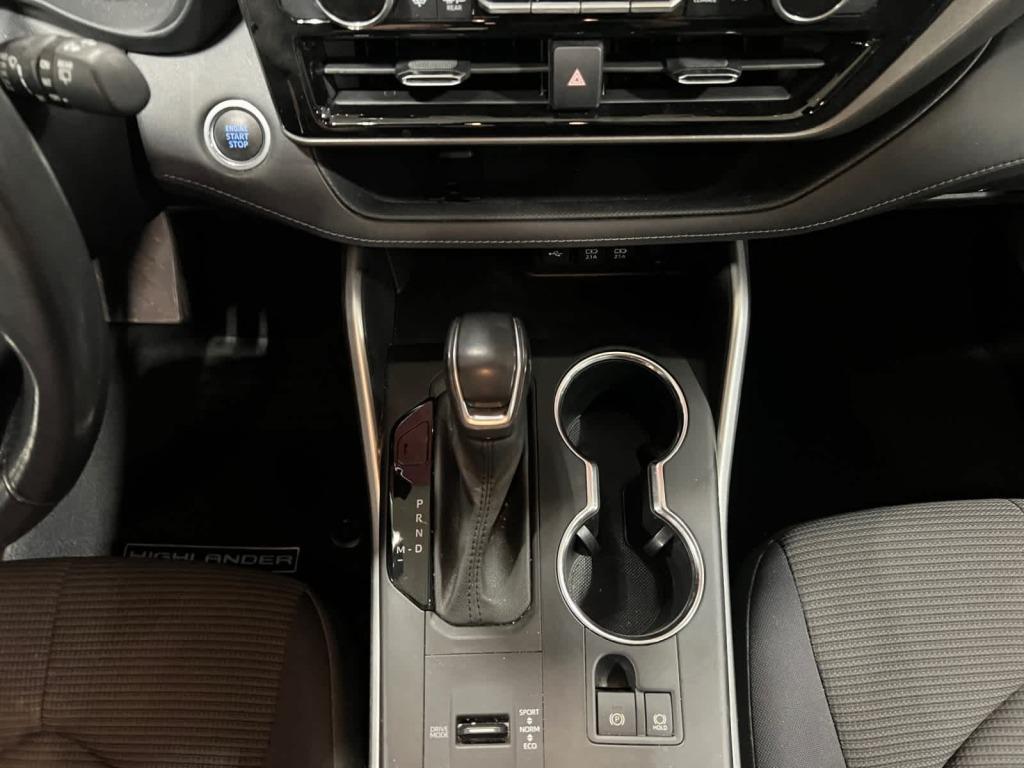 used 2021 Toyota Highlander car, priced at $30,324