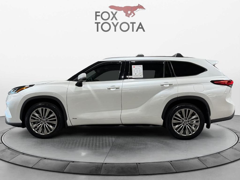 used 2022 Toyota Highlander Hybrid car, priced at $42,691
