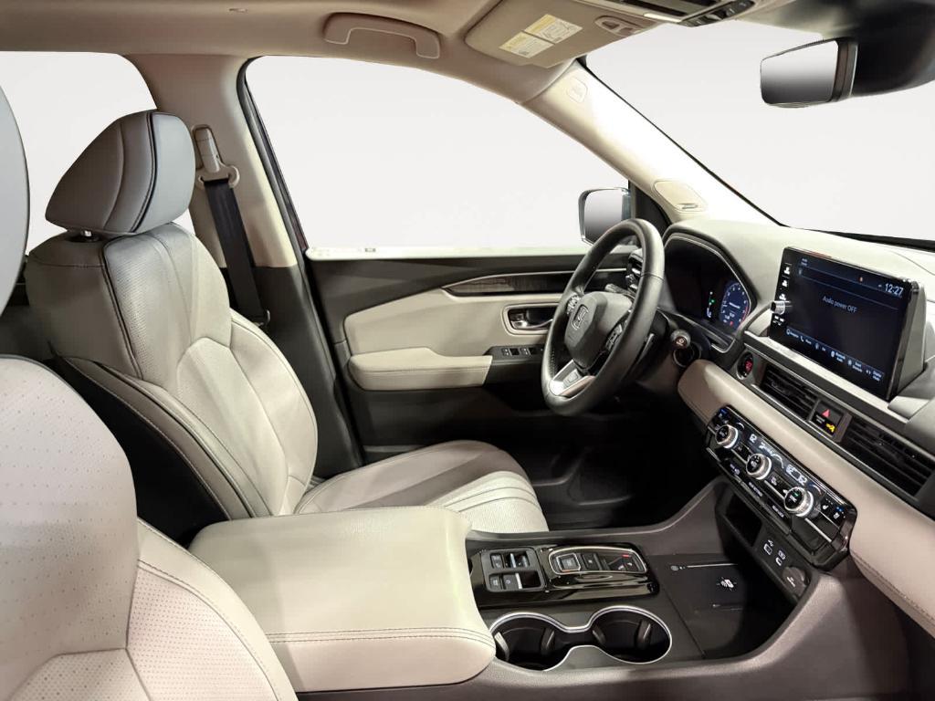 used 2025 Honda Pilot car, priced at $48,921