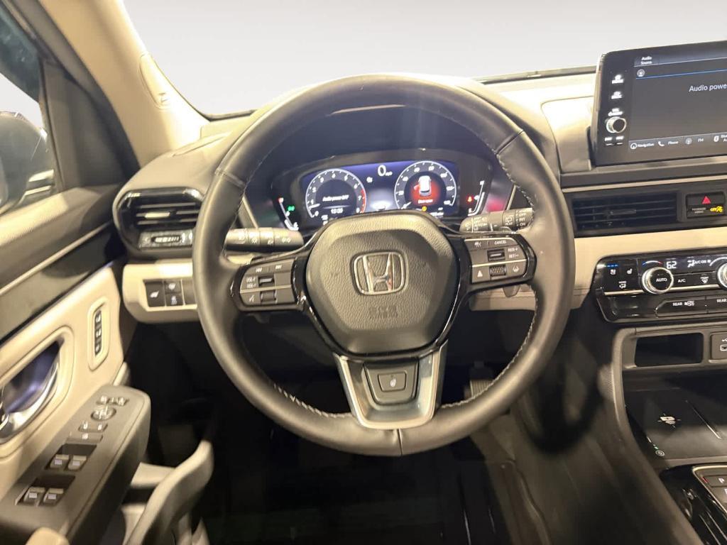 used 2025 Honda Pilot car, priced at $48,921