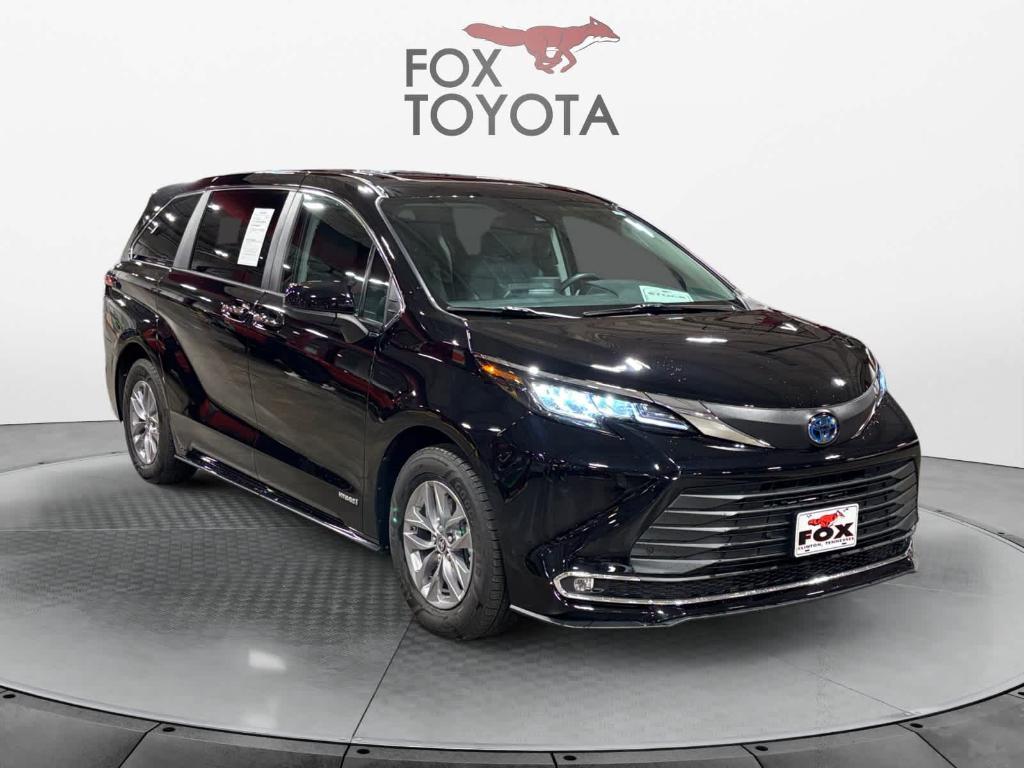 used 2021 Toyota Sienna car, priced at $38,196