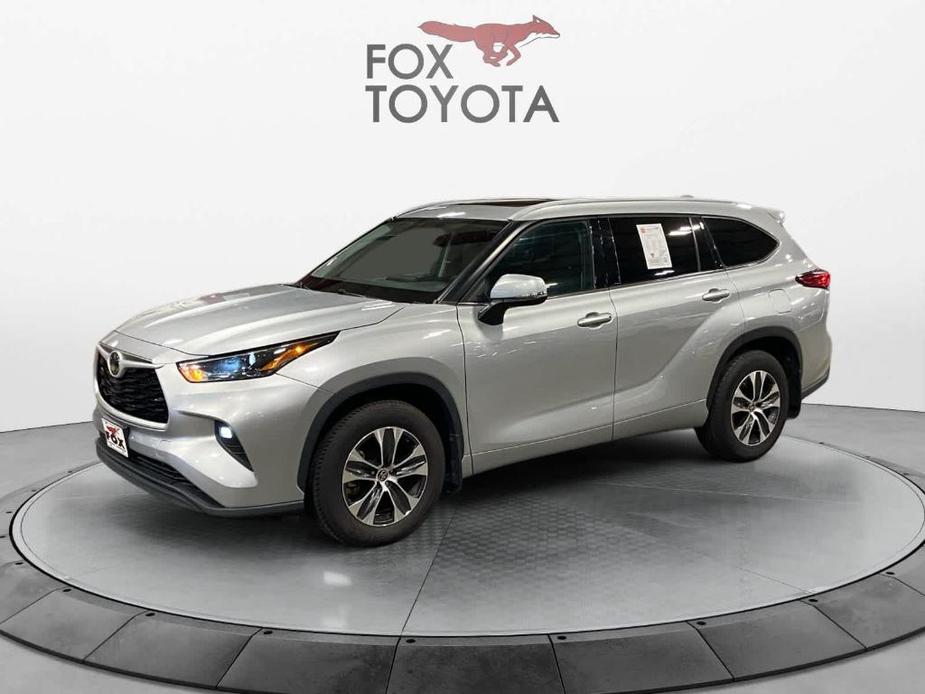 used 2022 Toyota Highlander car, priced at $34,710