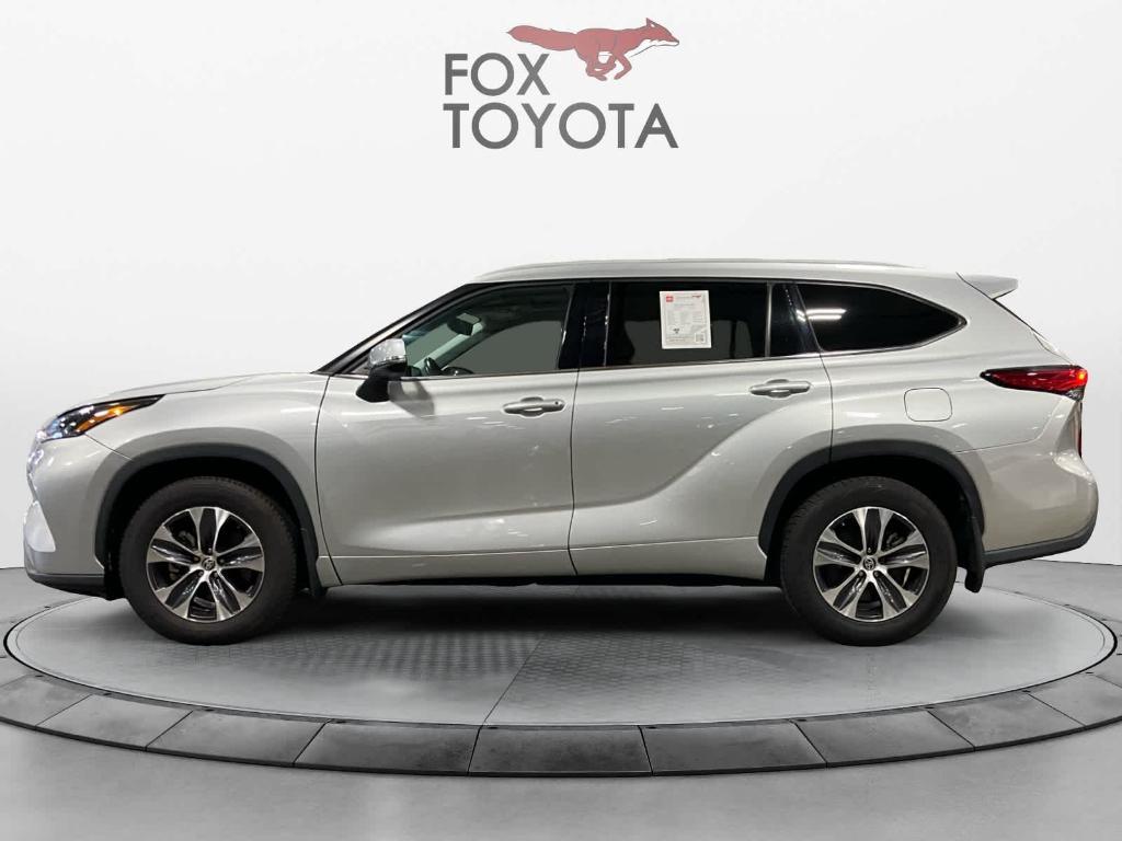 used 2022 Toyota Highlander car, priced at $34,710